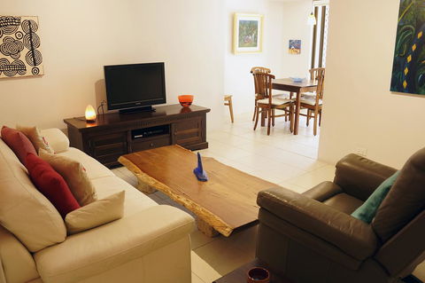 Suffolk House - Yamba Accommodation 7