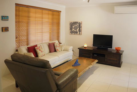 Suffolk House - Yamba Accommodation 6