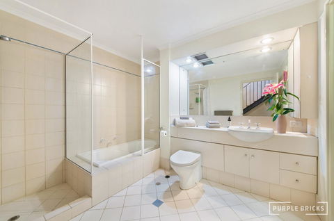 Spacious Central Townhouse - Yamba Accommodation 6
