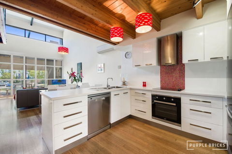 Spacious Central Townhouse - Yamba Accommodation 3
