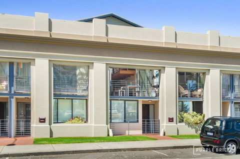 Spacious Central Townhouse - Yamba Accommodation 11