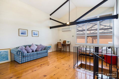 Spacious Central Townhouse - Yamba Accommodation 5