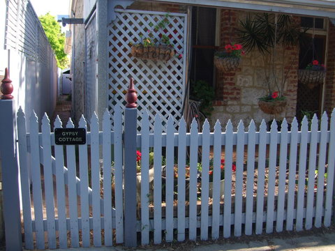 Gypsy Cottage - Yamba Accommodation 10