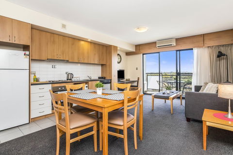 508 Stupendous Sunsets & Views Pool Gym Parking - Yamba Accommodation 10