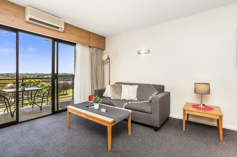 508 Stupendous Sunsets & Views Pool Gym Parking - Yamba Accommodation 2
