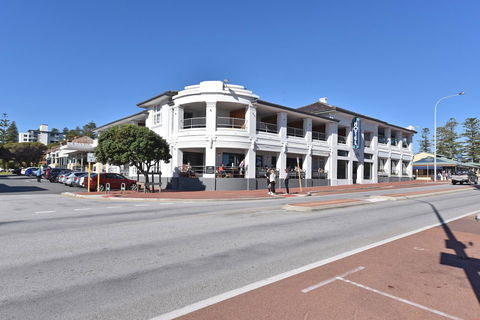 Cottesloe Apartment Close To Beach - Yamba Accommodation 23
