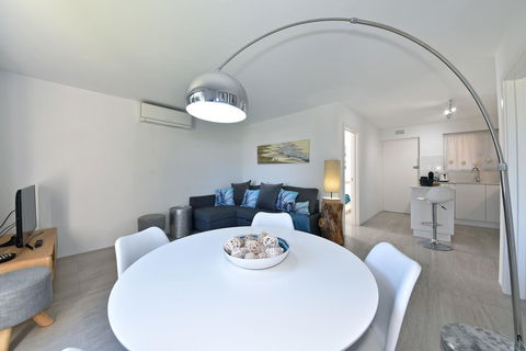 Cottesloe Apartment Close To Beach - Yamba Accommodation 4