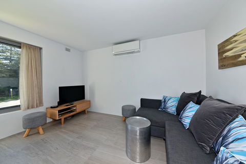 Cottesloe Apartment Close To Beach - Yamba Accommodation 10