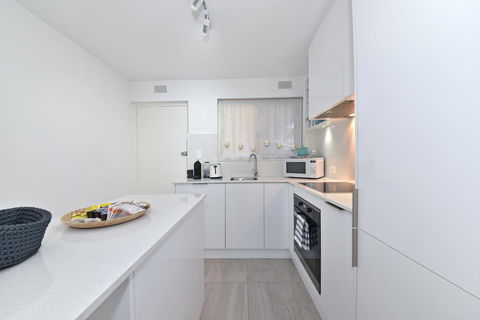 Cottesloe Apartment Close To Beach - Yamba Accommodation 3