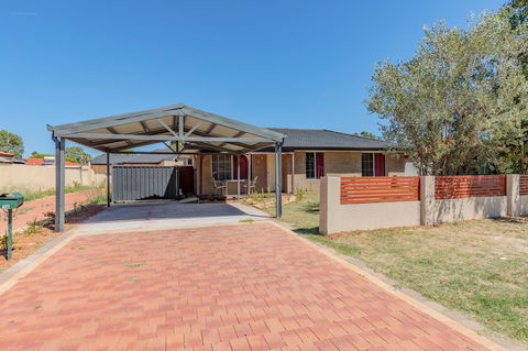 Brilliant, Neat, Convenient, Family-friendly House - Yamba Accommodation 15