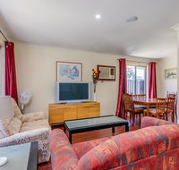 Brilliant neat convenient family-friendly house - Yamba Accommodation