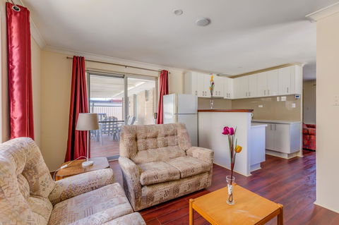 Brilliant, Neat, Convenient, Family-friendly House - Yamba Accommodation 7
