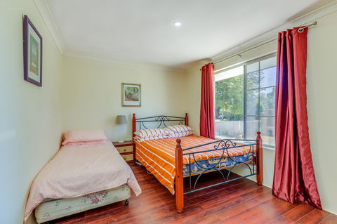 Brilliant, Neat, Convenient, Family-friendly House - Yamba Accommodation 8