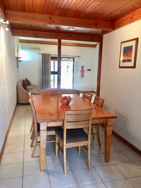 Cottesloe Beach Chalets - Yamba Accommodation 17