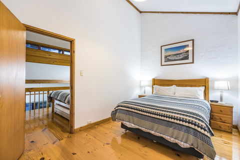 Cottesloe Beach Chalets - Yamba Accommodation 8