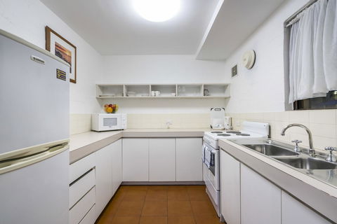 Cottesloe Beach Chalets - Yamba Accommodation 41