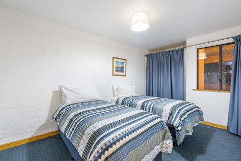 Cottesloe Beach Chalets - Yamba Accommodation 40