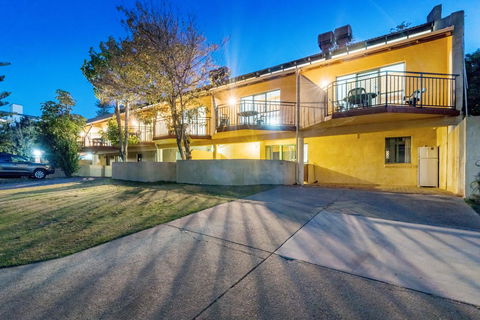 Cottesloe Beach Chalets - Yamba Accommodation 2