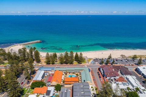 Cottesloe Beach Chalets - Yamba Accommodation 13