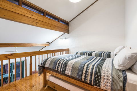 Cottesloe Beach Chalets - Yamba Accommodation 10