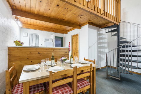 Cottesloe Beach Chalets - Yamba Accommodation 29