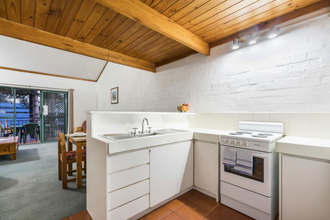 Cottesloe Beach Chalets - Yamba Accommodation 27