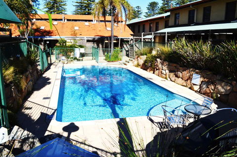 Cottesloe Beach Chalets - Yamba Accommodation 19