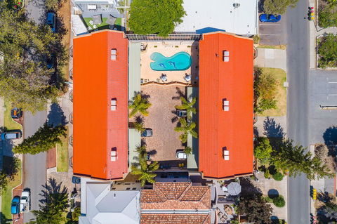 Cottesloe Beach Chalets - Yamba Accommodation 14