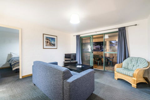 Cottesloe Beach Chalets - Yamba Accommodation 37
