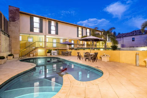 Cottesloe Beach Chalets - Yamba Accommodation 11
