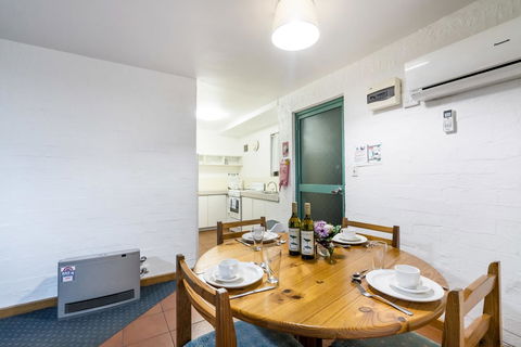 Cottesloe Beach Chalets - Yamba Accommodation 36