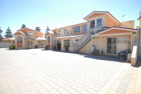 Esperance Foreshore Apartments - Yamba Accommodation 0