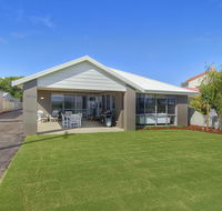 Into The Blue - Yamba Accommodation