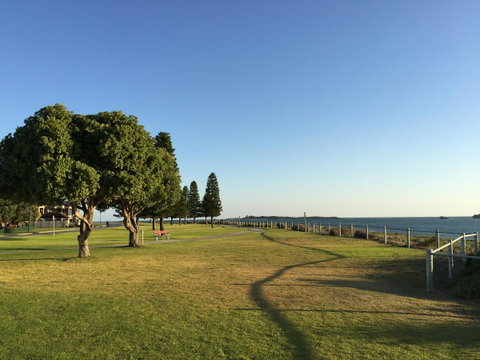 The Royal Dolphin Bed & Breakfast Safety Bay - Yamba Accommodation 23