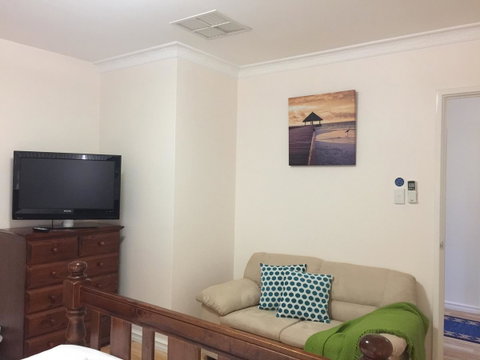 The Royal Dolphin Bed & Breakfast Safety Bay - Yamba Accommodation 30