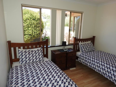 The Royal Dolphin Bed & Breakfast Safety Bay - Yamba Accommodation 16