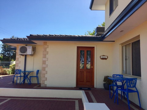 The Royal Dolphin Bed & Breakfast Safety Bay - Yamba Accommodation 25