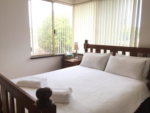 The Royal Dolphin Bed & Breakfast Safety Bay - Yamba Accommodation 5