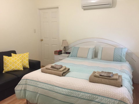 The Royal Dolphin Bed & Breakfast Safety Bay - Yamba Accommodation 1