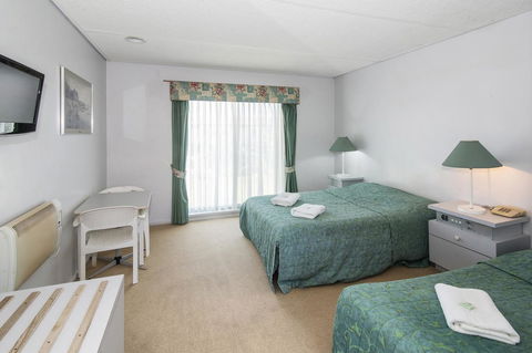 Augusta Hotel Motel - Yamba Accommodation 2