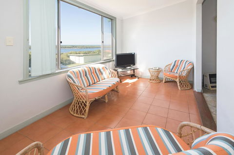 Augusta Hotel Motel - Yamba Accommodation 3