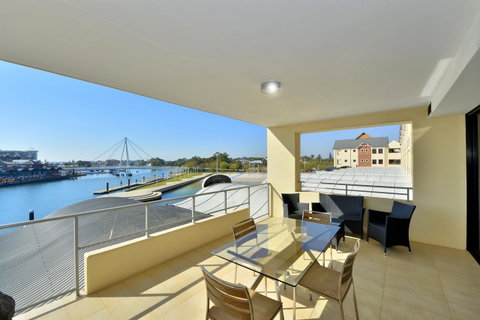 Dolphin Quay Apartments - Yamba Accommodation 9