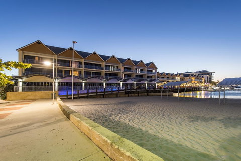 Dolphin Quay Apartments - Yamba Accommodation 0