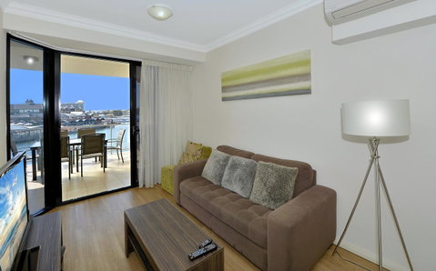 Dolphin Quay Apartments - Yamba Accommodation 3