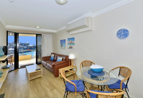 Dolphin Quay Apartments - Yamba Accommodation 12