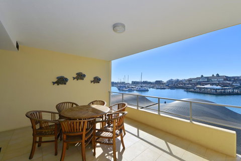 Dolphin Quay Apartments - Yamba Accommodation 14