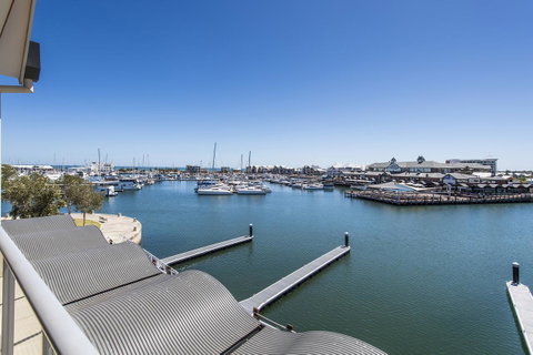 Dolphin Quay Apartments - Yamba Accommodation 16
