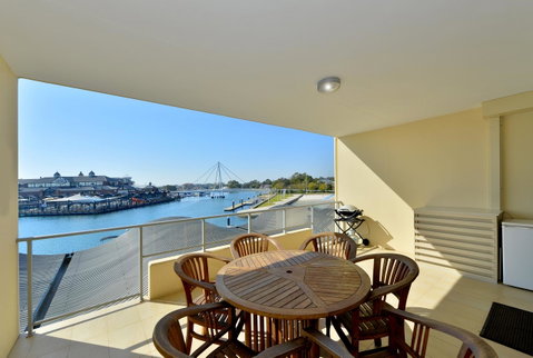 Dolphin Quay Apartments - Yamba Accommodation 15