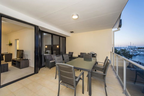 Dolphin Quay Apartments - Yamba Accommodation 24
