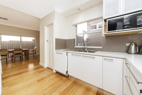 Inner Western Suburbs Retreat - Yamba Accommodation 5